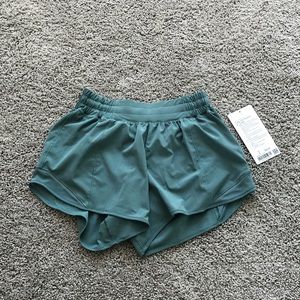 Lululemon Hotty Hot Shorts 4” - Size 6